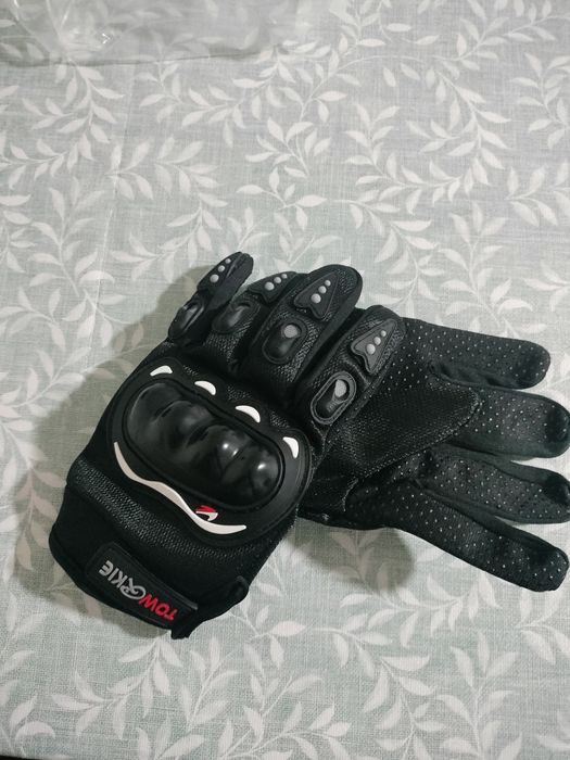 Luvas com proteção (Novas com oferta)