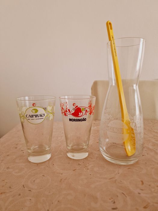 Conjunto de 8 Copos e Jarra Licor Beirão