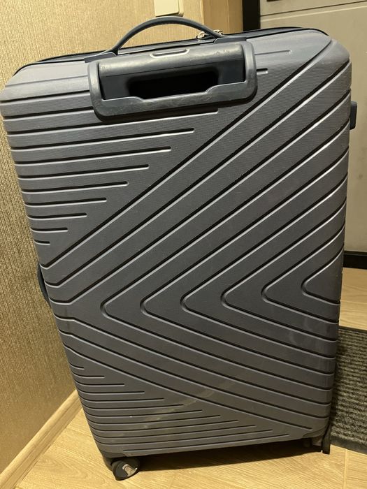 Велика валіза в ідеальному стані