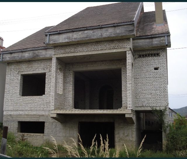 Продам недобудований будинок