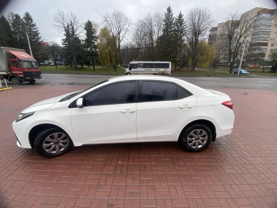 TOYOTA Corolla седан-В