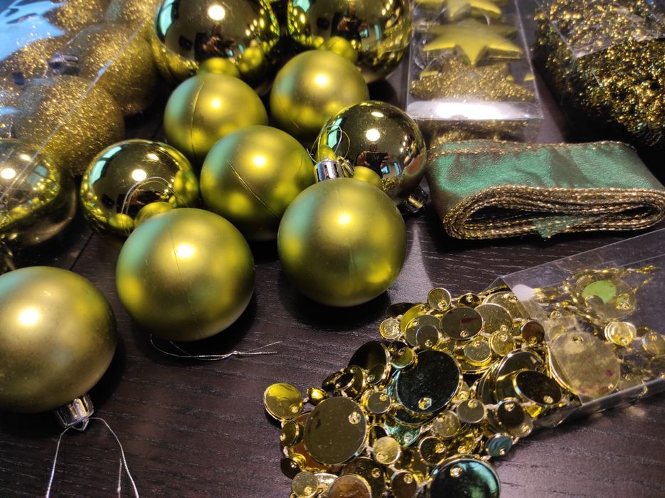 Conjunto de Decoração de Natal - 24 bolas + 6 estrelas + 3 fitas