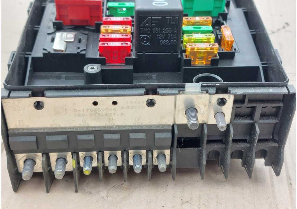 Skrzynka bezpieczników 2.0 TDI CEG VW Seat Skoda