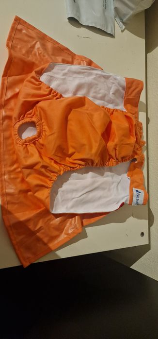 3 fraldas XL novas  higiênica reutilizáveis para cadelas, com saia.