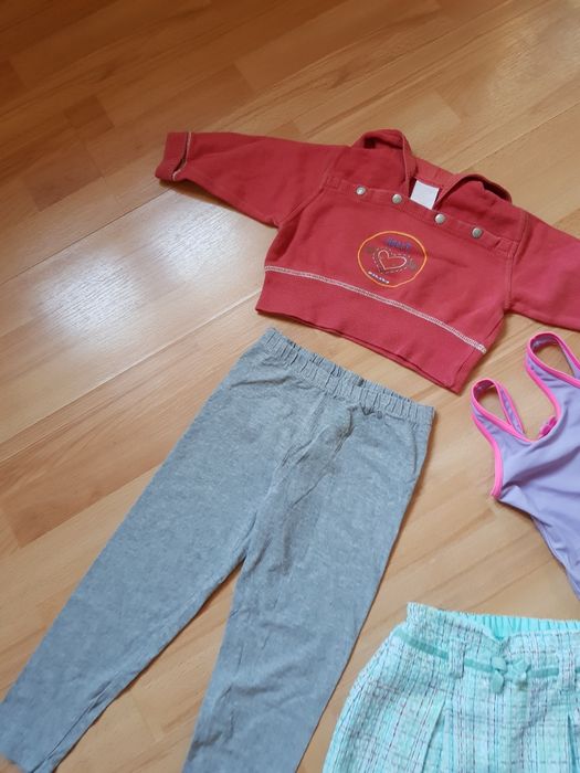 Dziewczynka na wiosnę. 74-80 ogrodniczki spodnie..