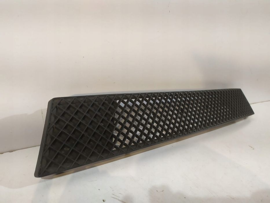 BMW 1 E82 / E88 kratka środkowa - 14184