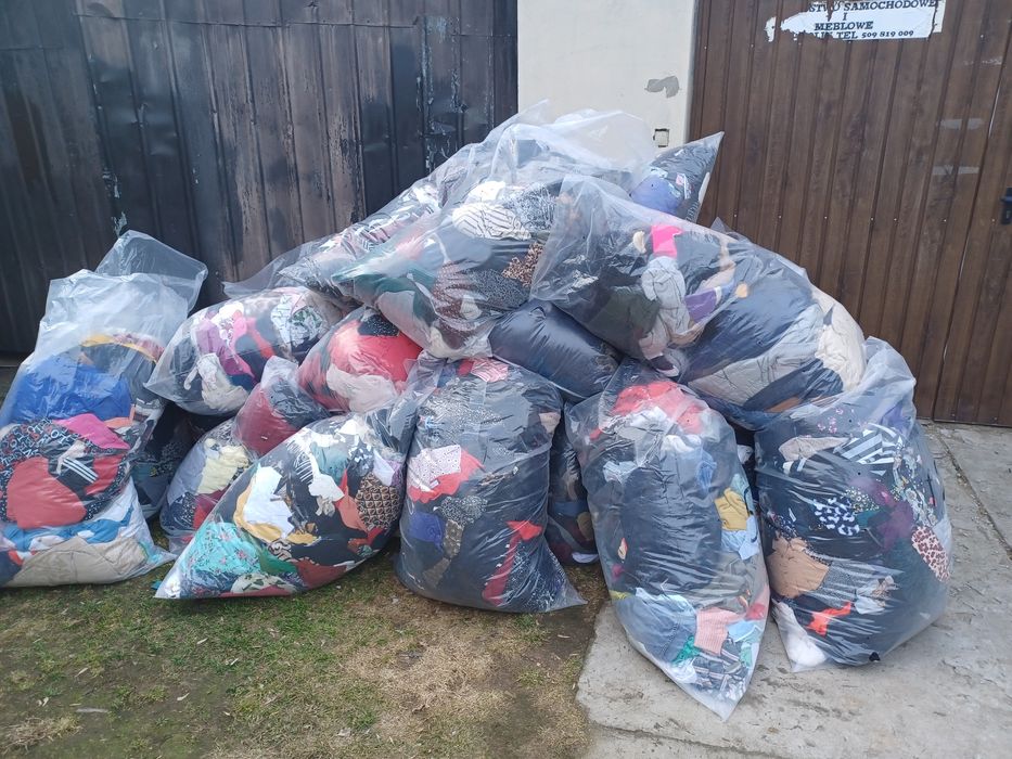 Odzież używana  około 700 kg.