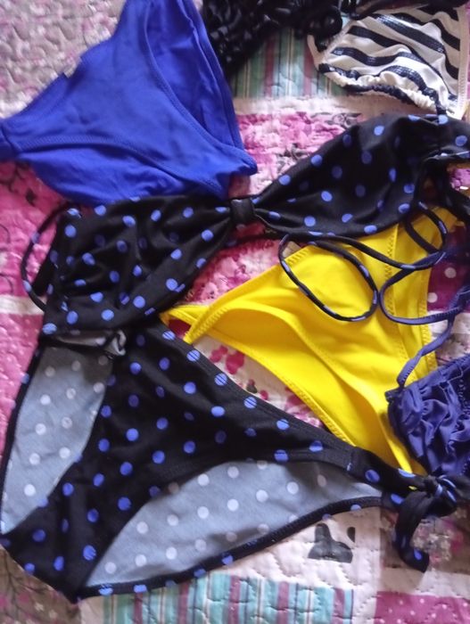 Várias partes de bikini