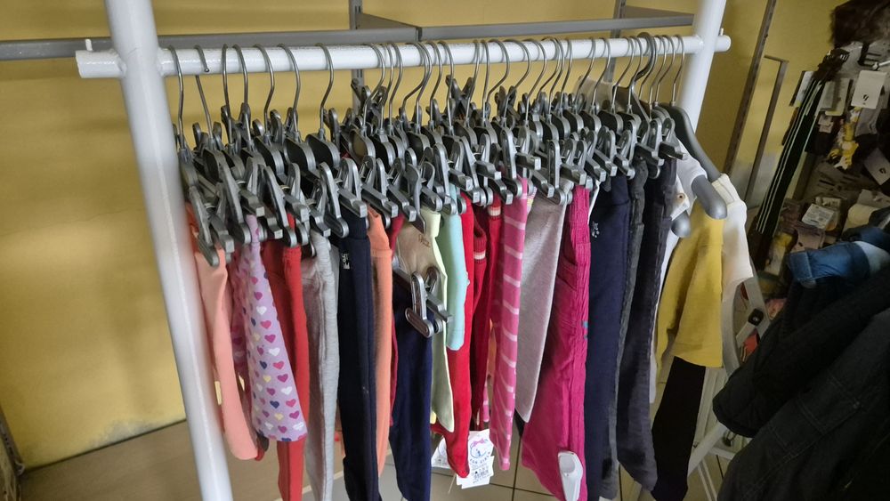 Ubrania Czapki Spodnie Kurtki - wyprzedaż