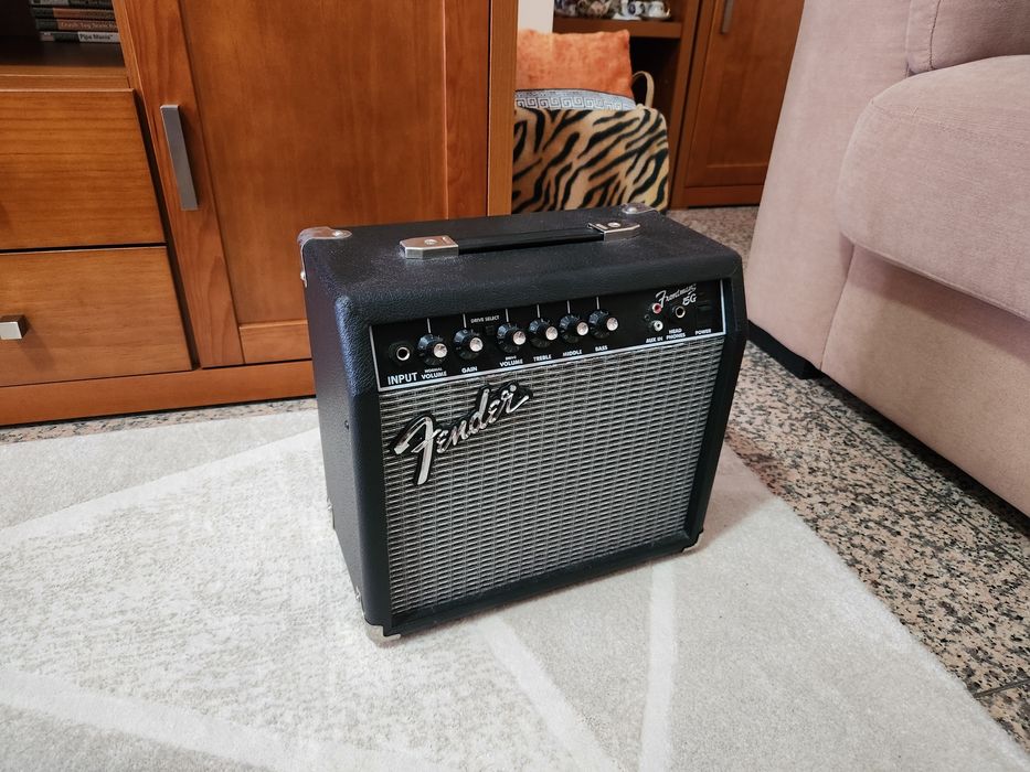 Fender Frontman 15G (Amplificador de Guitarra) - Como Novo