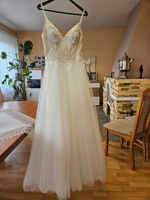 Suknia ślubna r38(M) +welon+koło