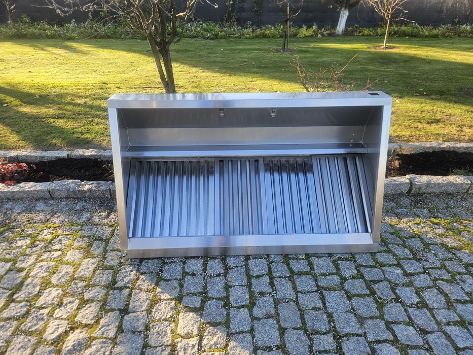 Okap przyścienny skośny, okap gastronomiczny, meble z nierdzewki