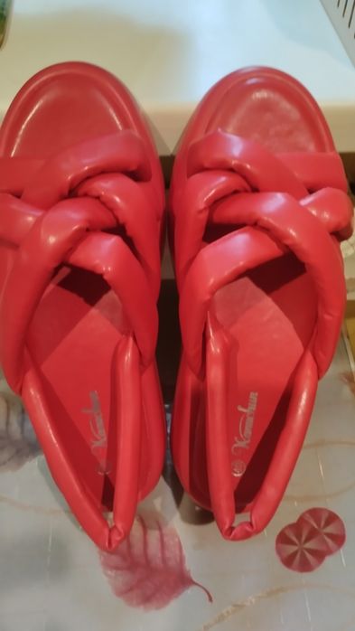 Модні босоніжки продам