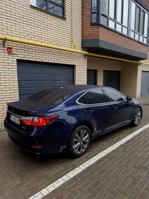 Продам Lexus ES300h 2016 в максимальній комплектаціі
