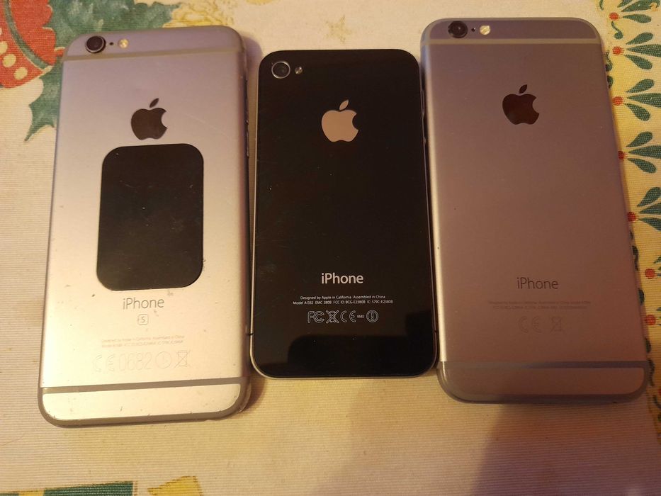 3 iphones a funcionar com alguns anos, muito bonitos.