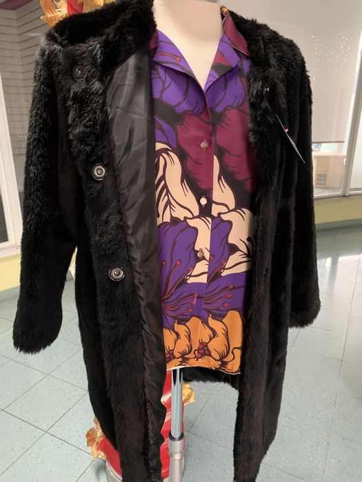 Vendo o casaco imitação de vizon. Cintetico