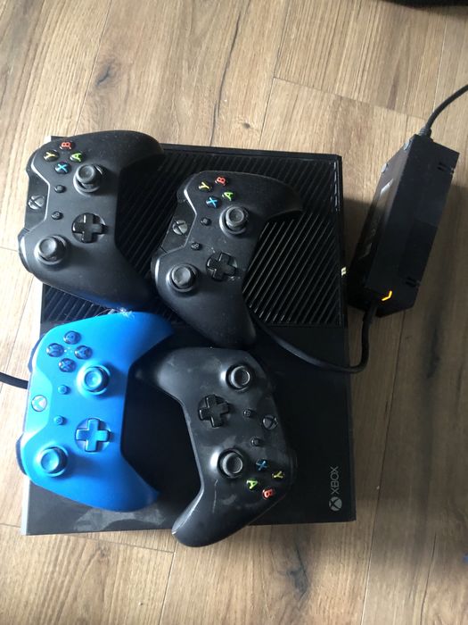 Konsola Xbox One + Pady