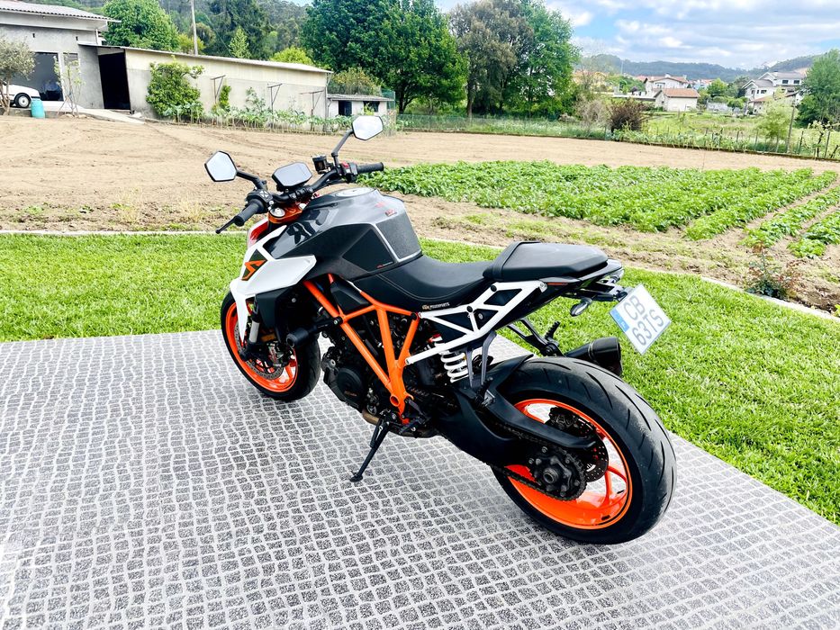 KTM 1290 SuperDuke R– Akrapovic | Full Extras | [Com vídeo]