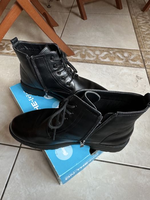 Жіночі шкіряні демісезонні чоботи