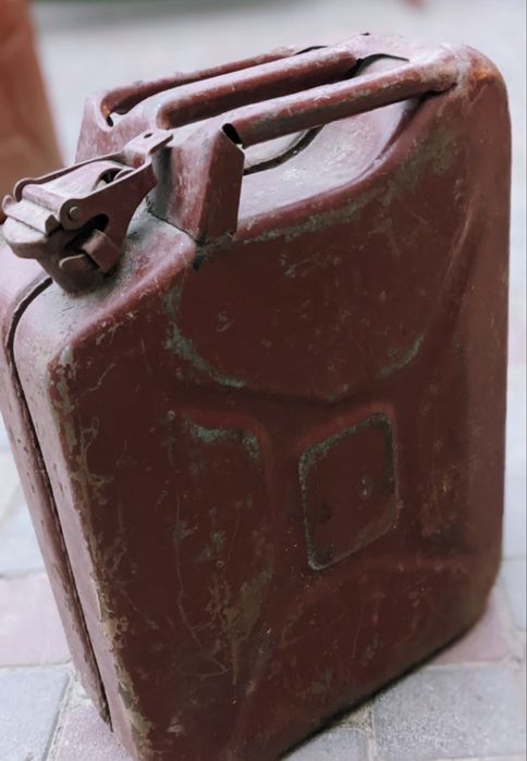 Каністра хороший стан -2 шт ціна за 1  -450 грн