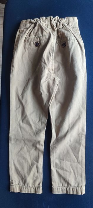 Beżowe spodnie chłopięce