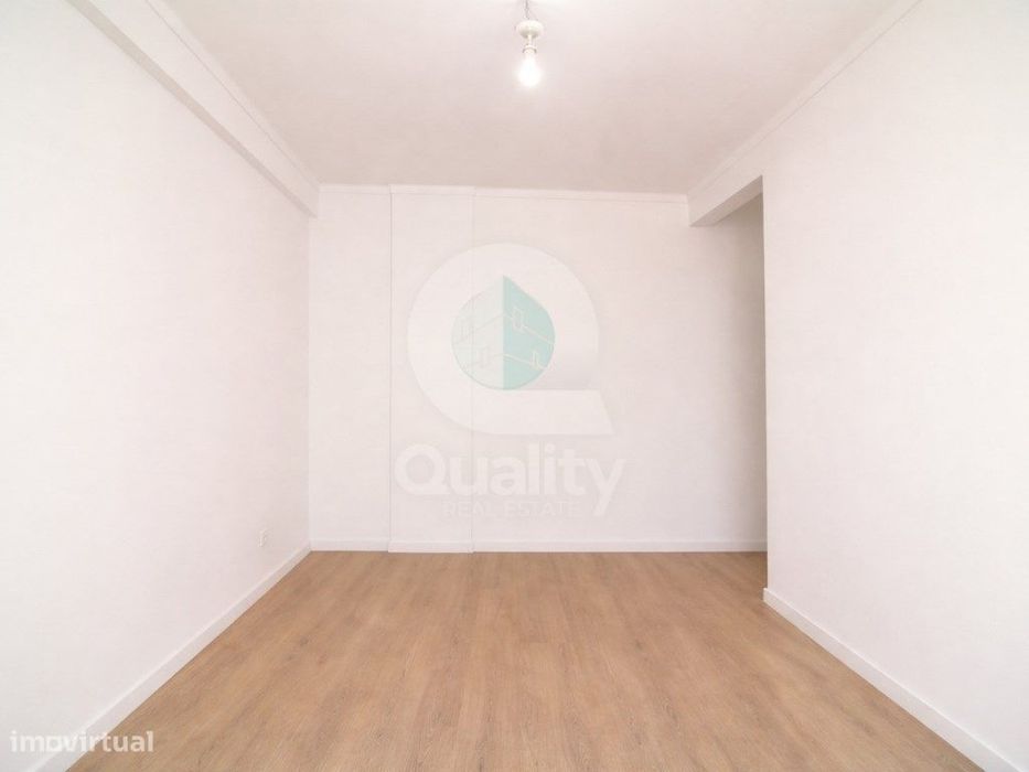 Apartamento T3 Totalmente Renovado - Rua principal da Avenida do Bo...