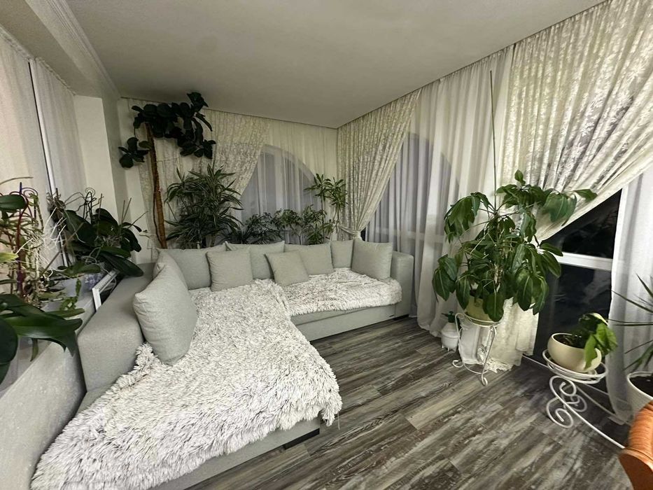 Продається сучасний 1,5-рівневий будинок у с. Барвінок