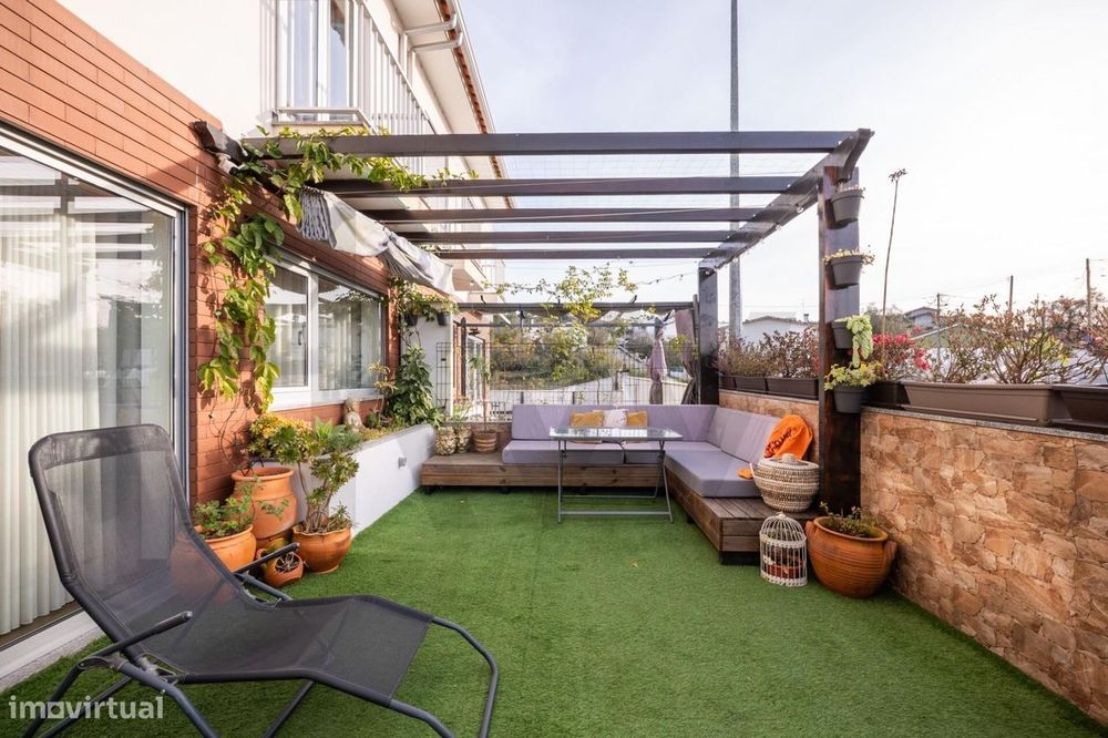 Moradia T4 em Eiras: O Seu Refúgio Privado com Lazer de Resort