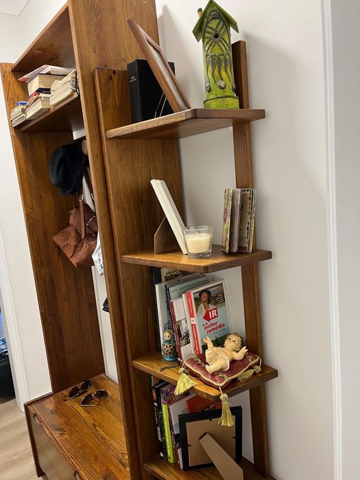 Conjunto Completo de Móveis em Pinho Maciço Cor Mel (750€)