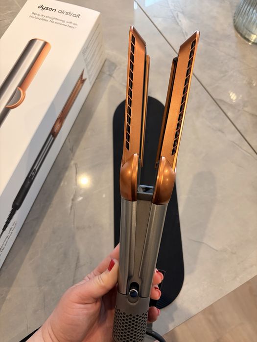 Продам Dyson airstrait