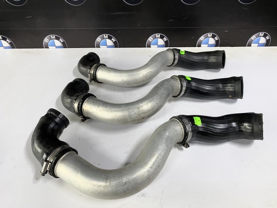 Патрубок Интеркулера BMW E39 М57 2.5d 3.0 R Інтеркулер БМВ Е39 Правый