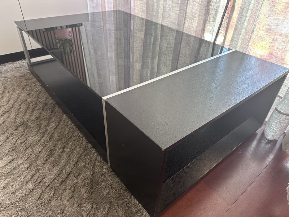 Mesa de centro de madeira tampo vido