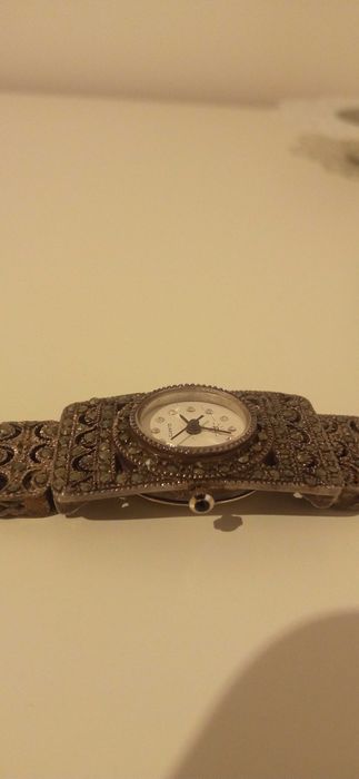 Relógio de Senhora em prata 925 e pedras encrustadas.