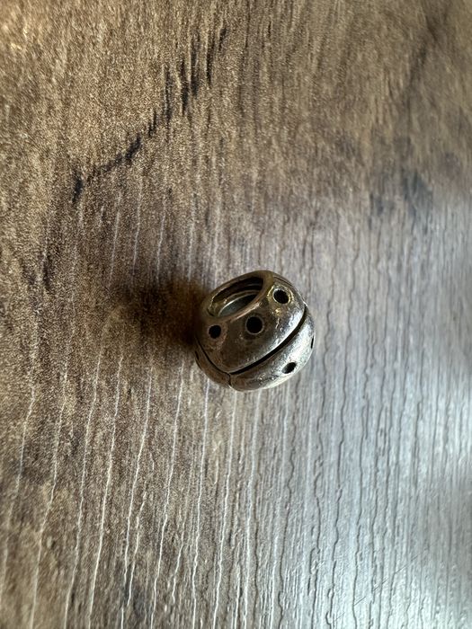 Pandora oryginalny charms biedronka