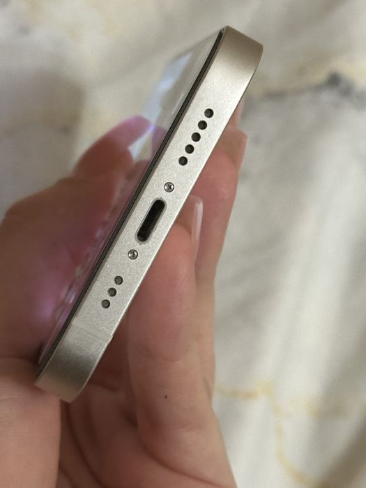 Телефон iPhone 13