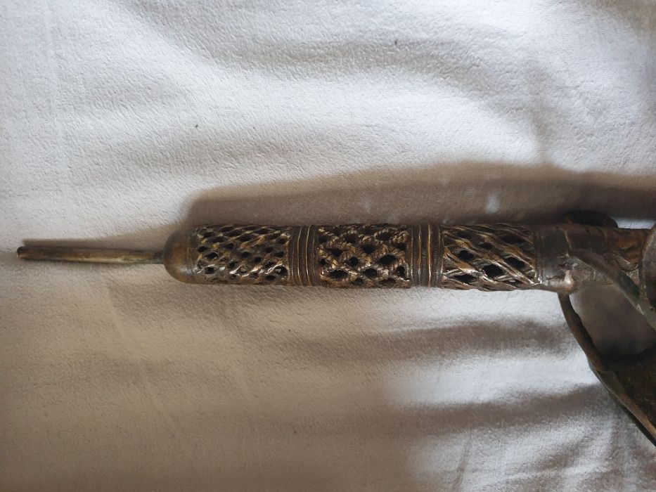 Raro antigo cachimbo ceremonial Bamum do Cameron em bronze