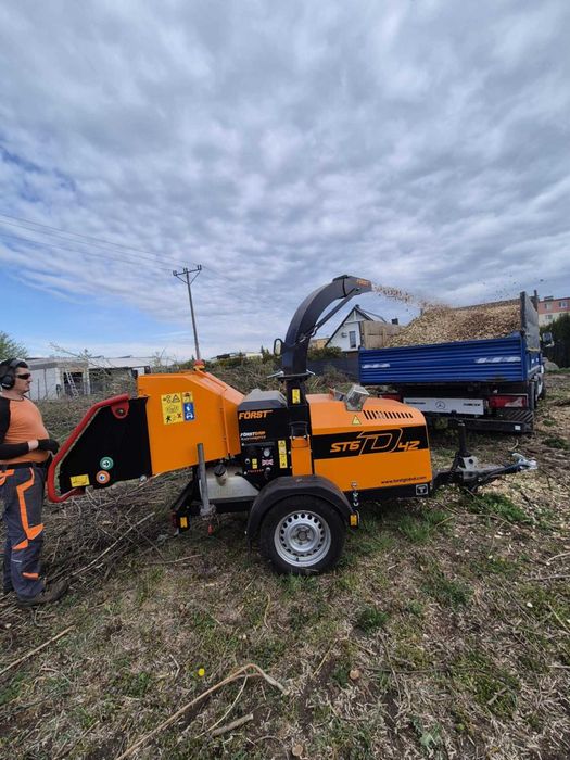 Rozdrabnianie mielenie gałęzi rębakiem