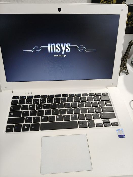 Portátil Insys branco bem estimado como novo