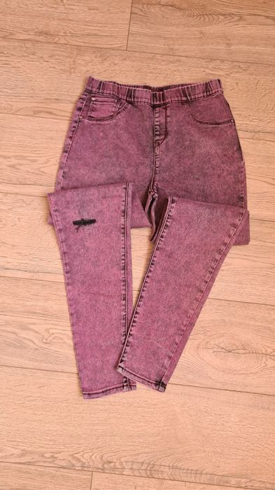 Tregginsy gumowane rurki skinny obcisłe