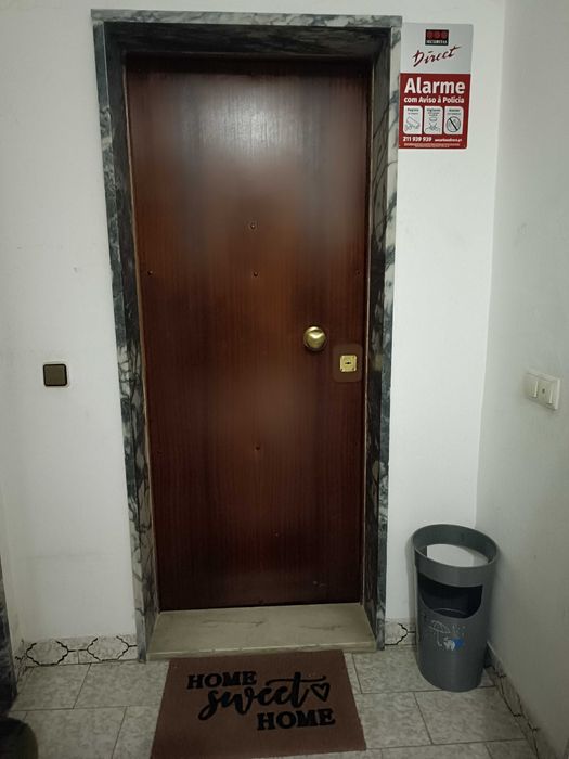 Quarto Suíte de Casal Totalmente mobilado e com Marquise em Alhos Vedros - Moita - a 6 minutos da estação de comboios