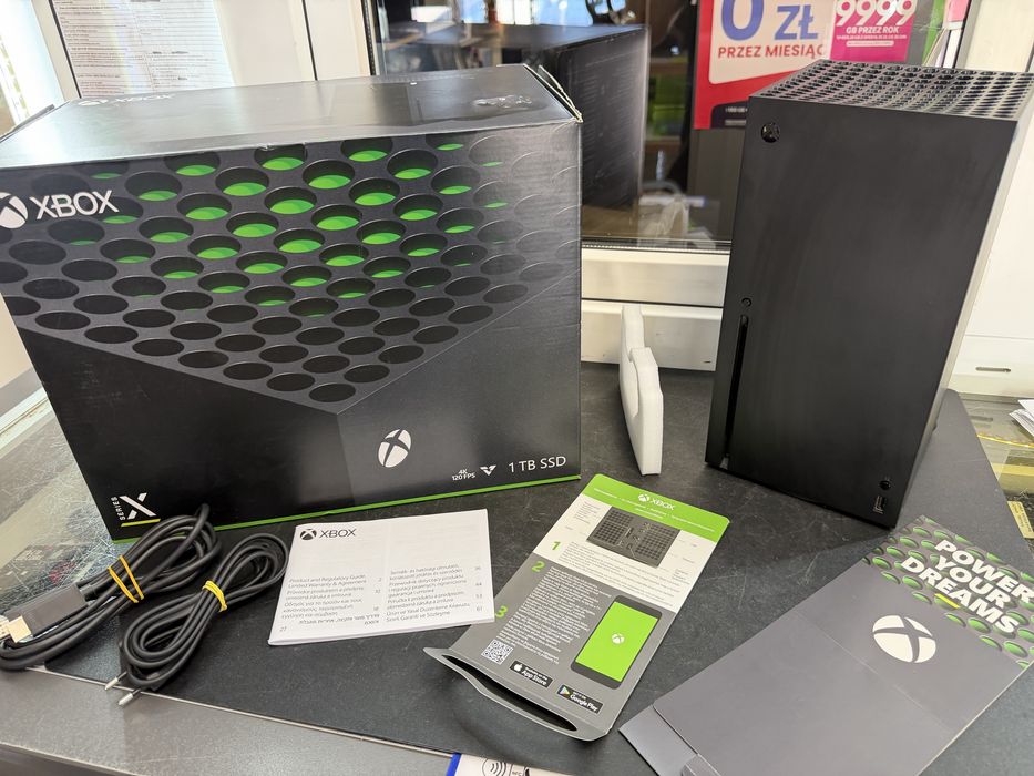 Konsola Xbox Series X, 1TB, Komplet bez pada, stan bdb