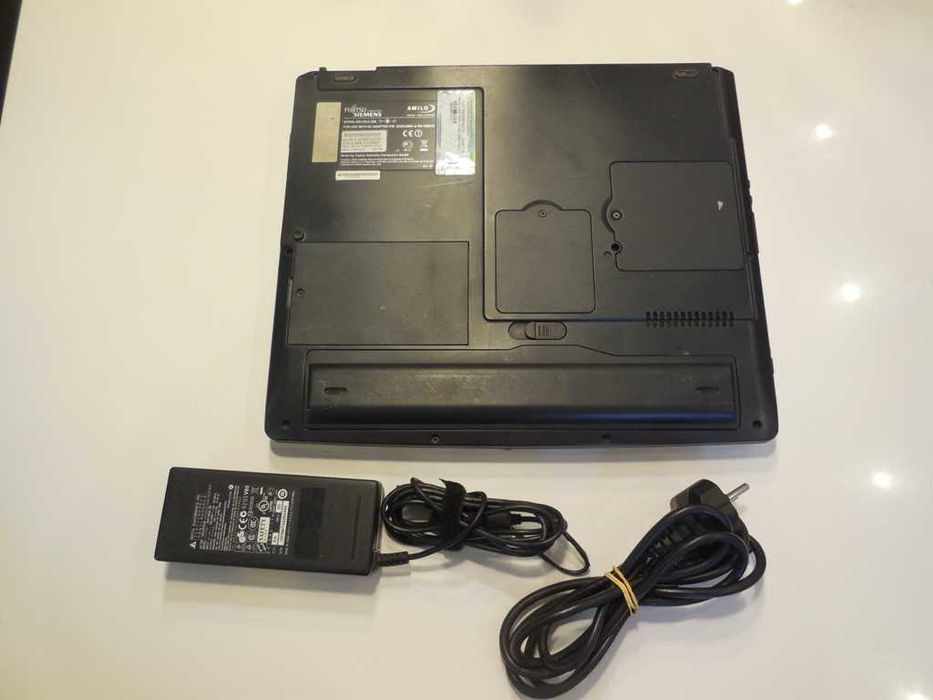 Laptop Fujitsu Siemens Amilo M7440 Pentium1.7 GHz RAM DDR2 1Gz HDD80GB