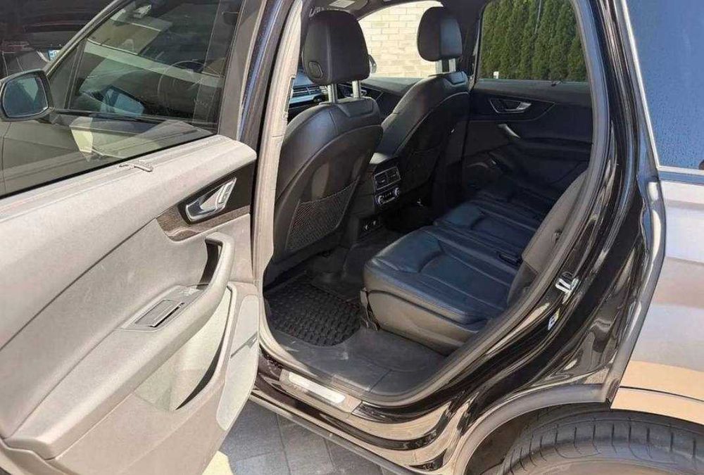 Продаю Audi Q7 2019