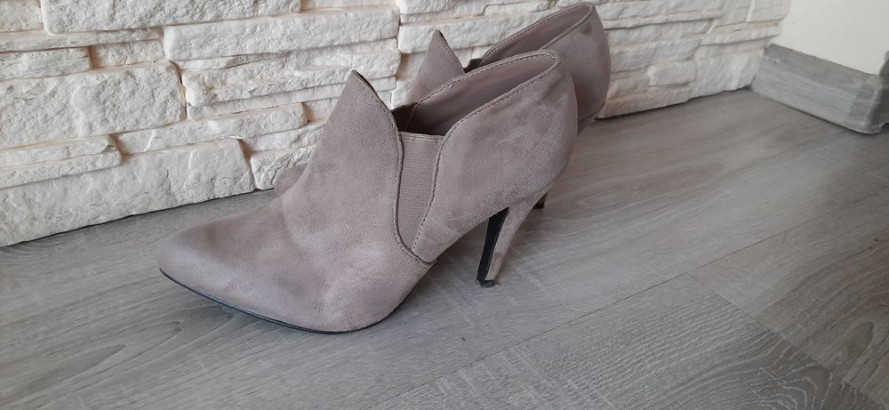 Buty 38 nowe zmszowena obcasie