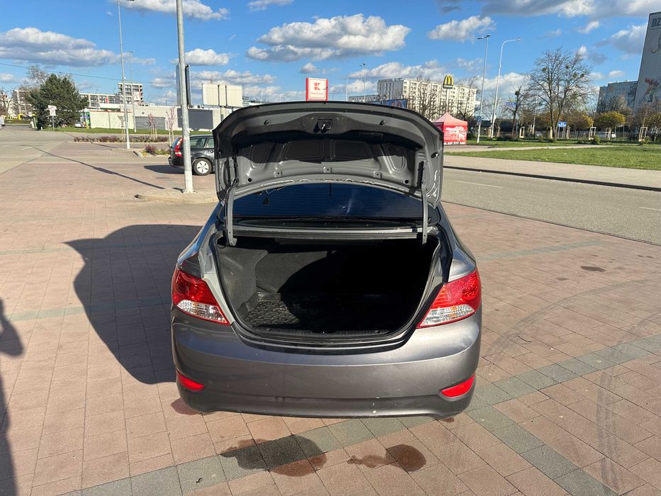 Hyundai Accent 2012 1.6 бензин