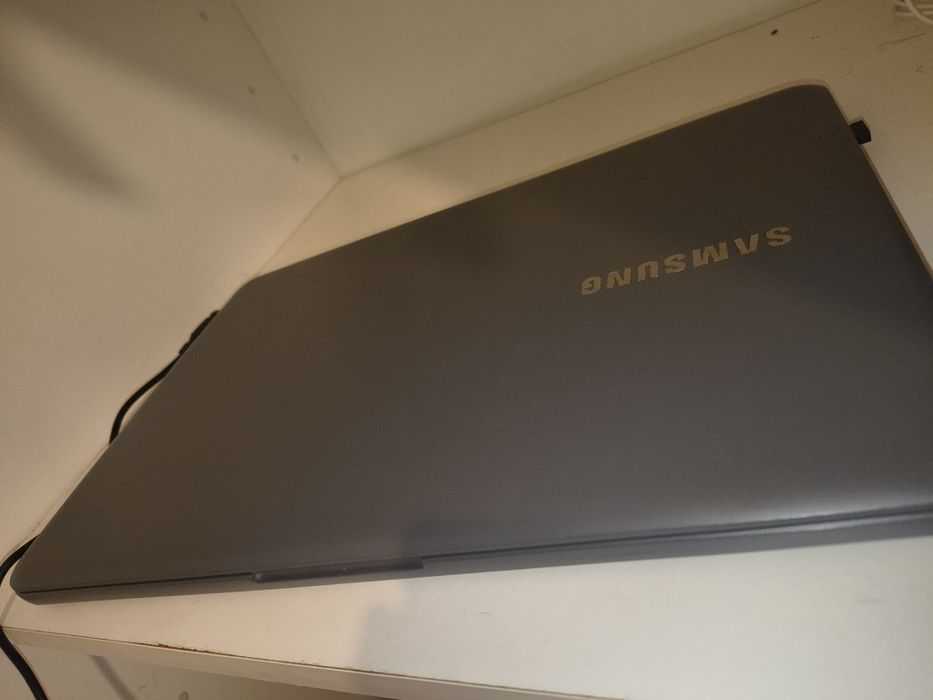 Portátil Samsung I5 8a gen 8GB RAM SSD