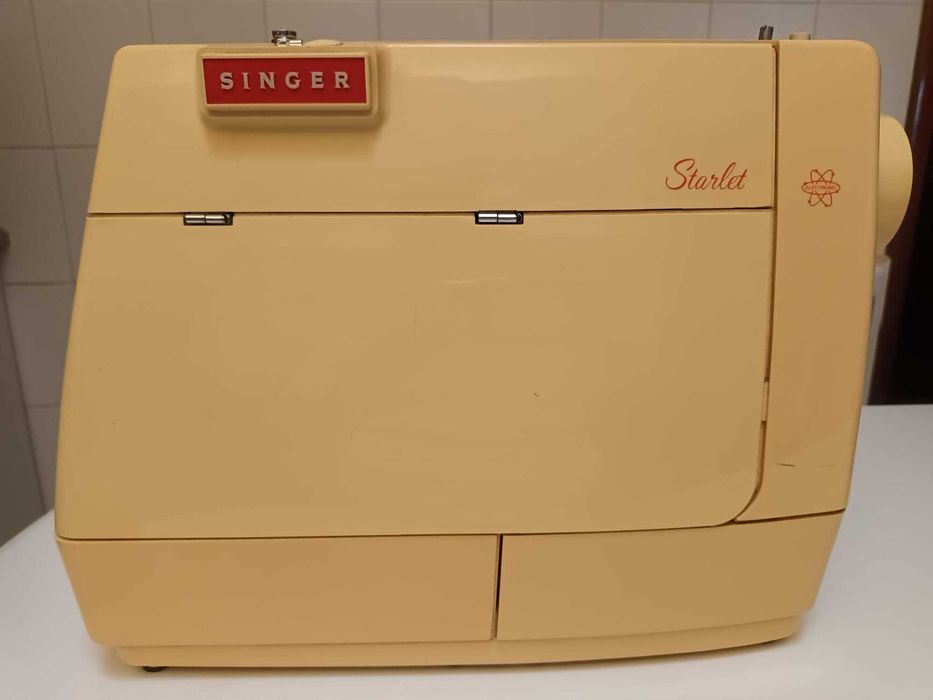 Máquina de Costura Singer