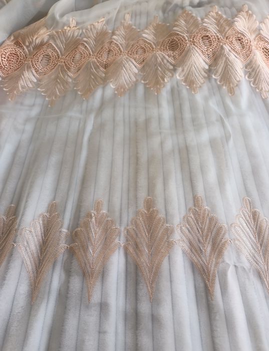 Тюль вишита, ширина 5.50 м.