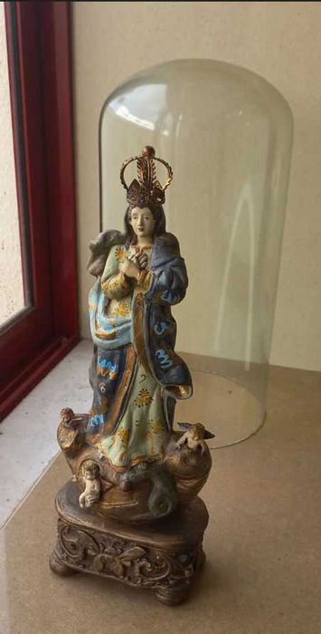 Escultura de Santa + Campânula em vidro