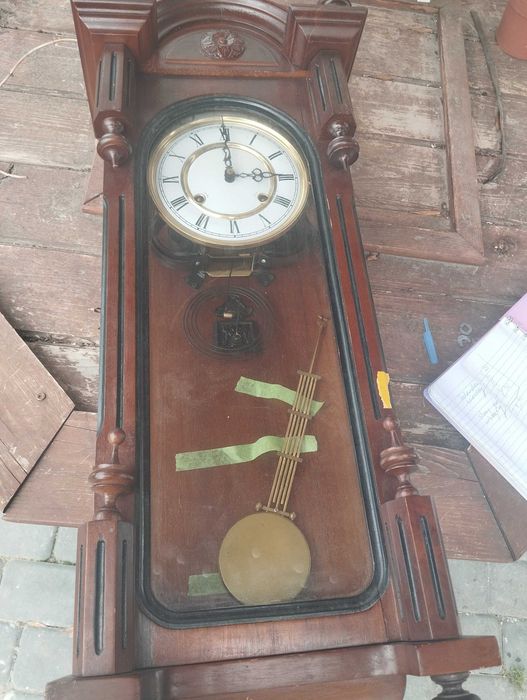 Stary antyczny zegar wiszący